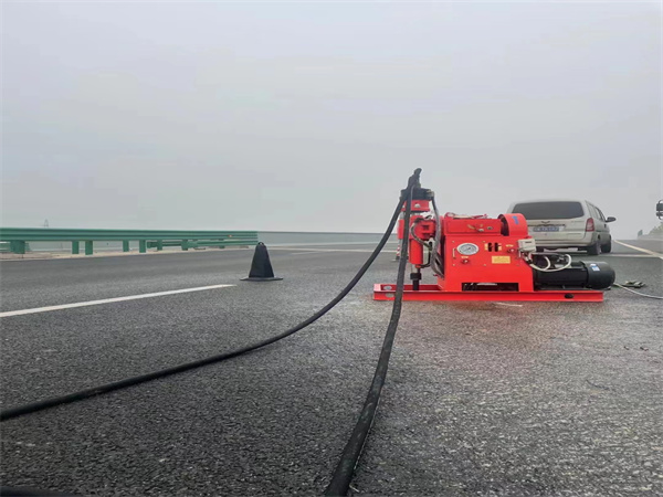 红坪镇马路路基路面开裂下沉注浆加固灌浆