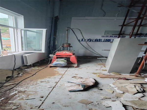 红坪镇地基基础下沉墙体裂缝加固注浆顶升施工