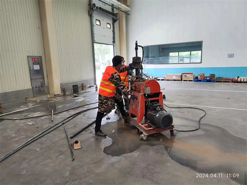 红坪镇厂房地面下沉塌陷注浆加固施工